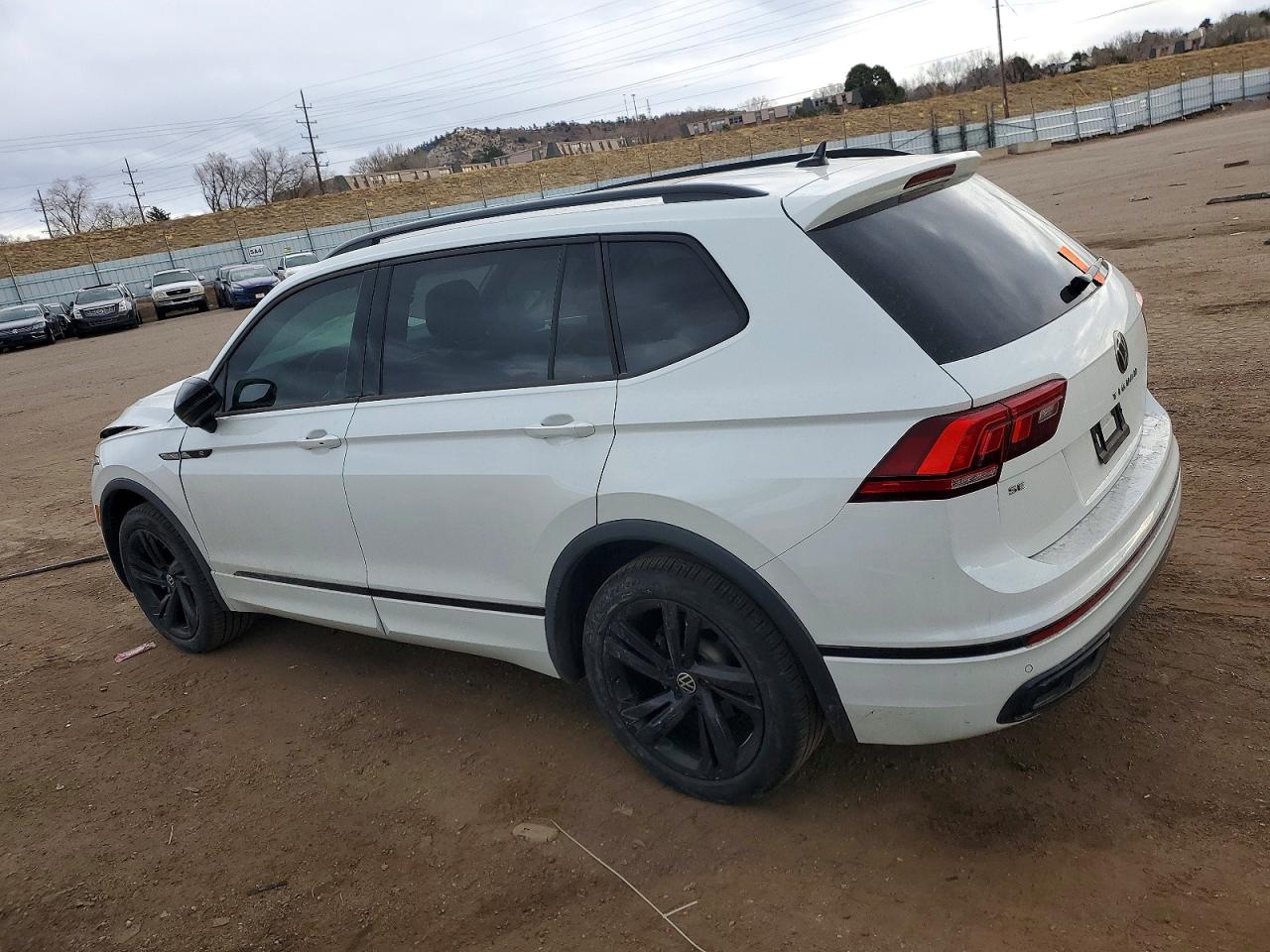 2024 VOLKSWAGEN TIGUAN SE R-LINE BLACK photo 2