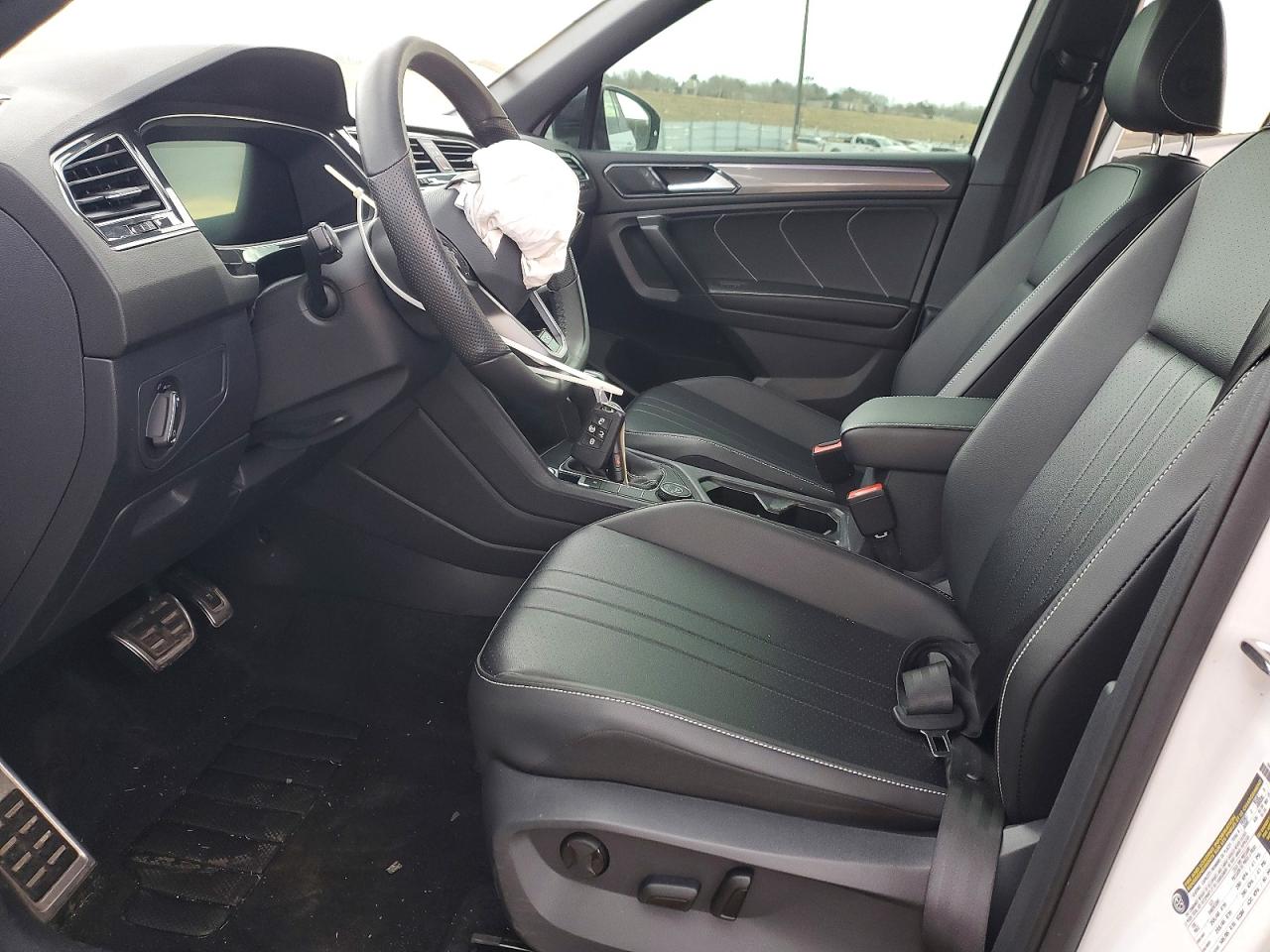 2024 VOLKSWAGEN TIGUAN SE R-LINE BLACK photo 7