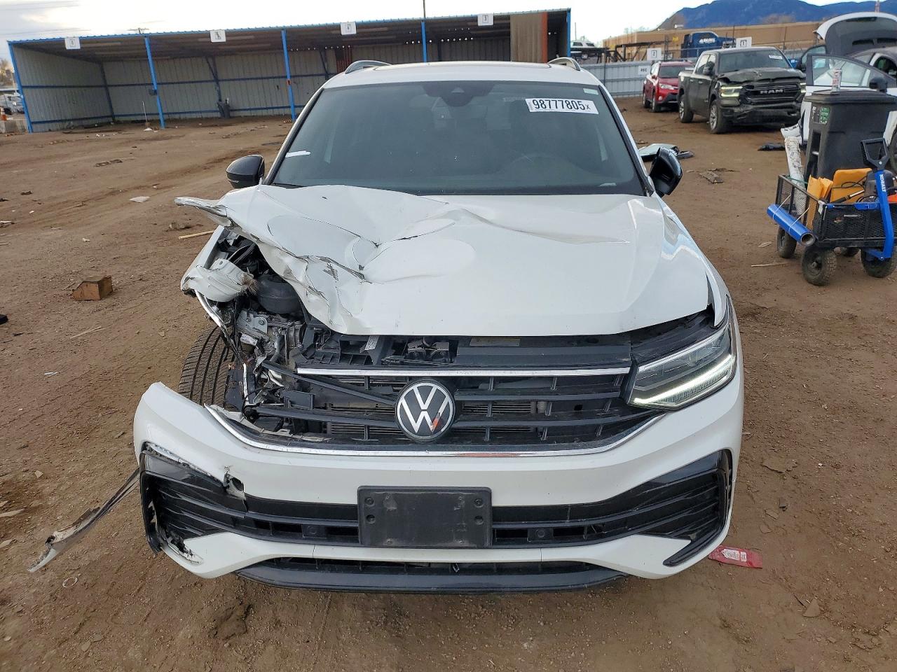 2024 VOLKSWAGEN TIGUAN SE R-LINE BLACK photo 5