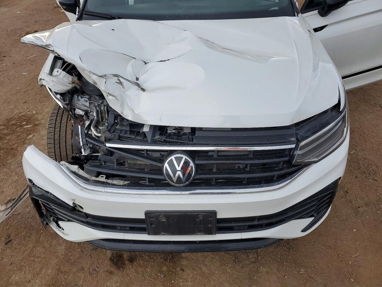 2024 VOLKSWAGEN TIGUAN SE R-LINE BLACK photo 11