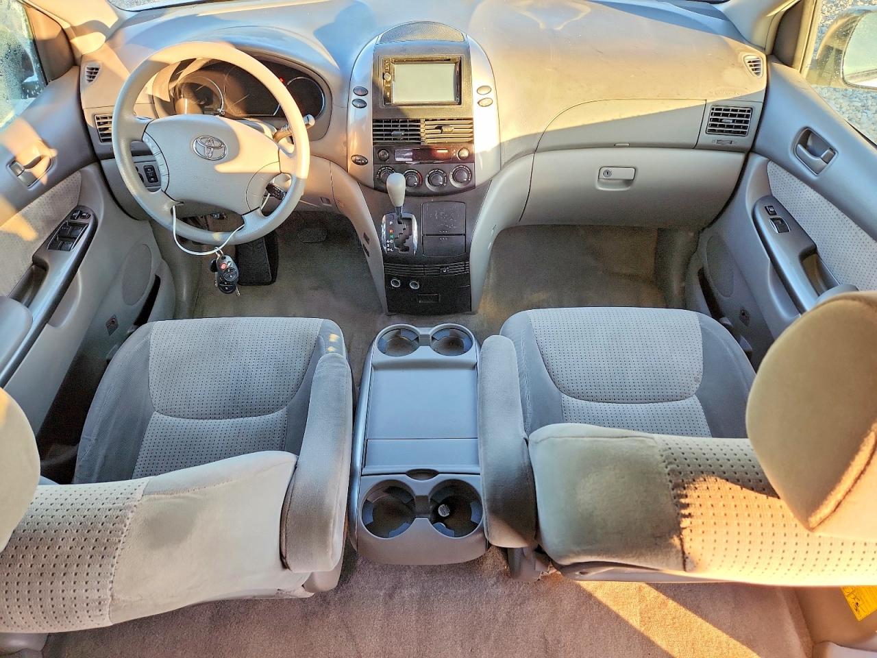 2007 TOYOTA SIENNA CE photo 8