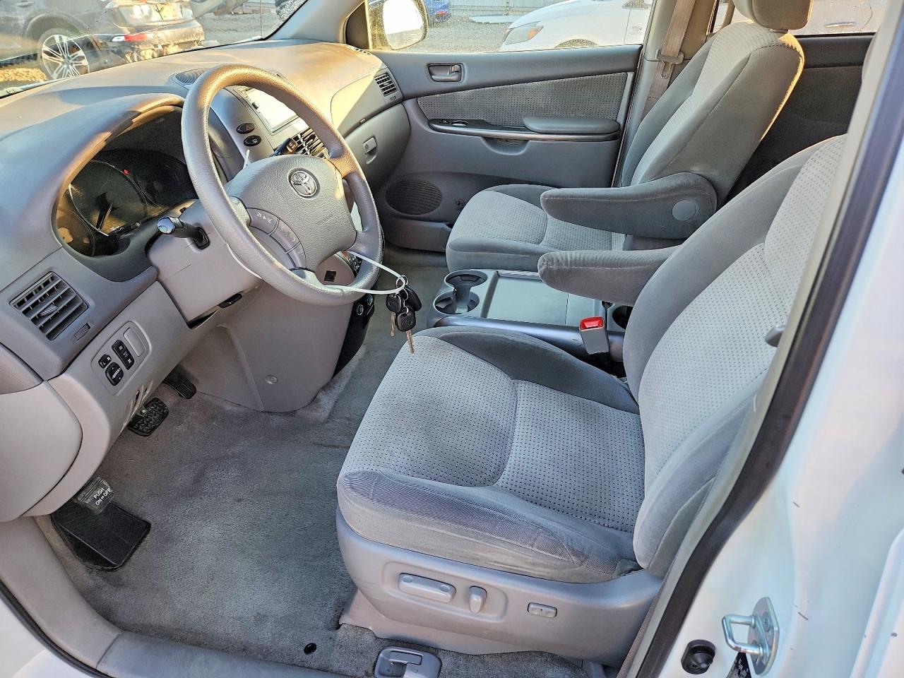 2007 TOYOTA SIENNA CE photo 7