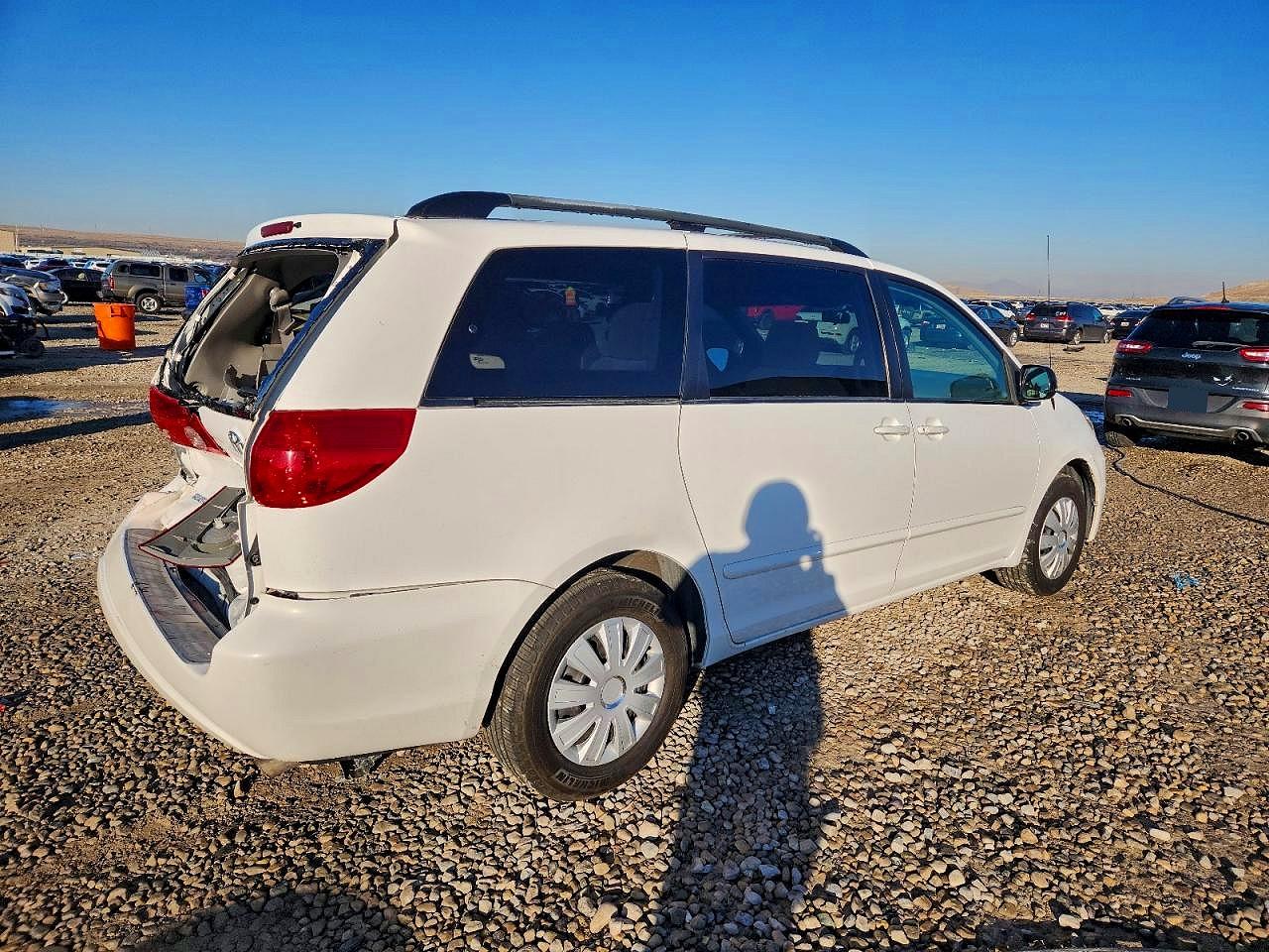 2007 TOYOTA SIENNA CE photo 3