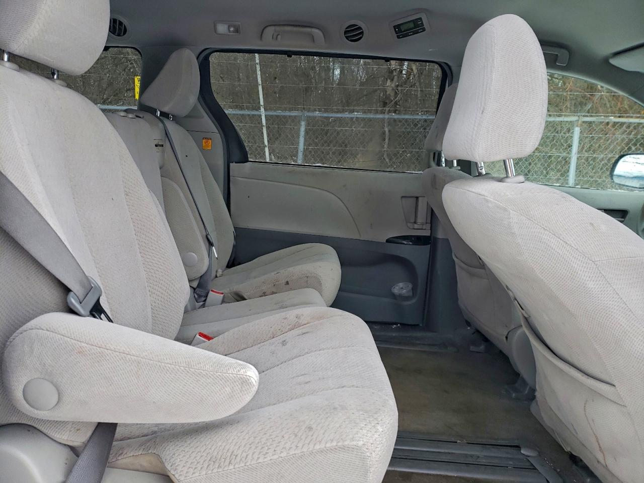 2013 TOYOTA SIENNA LE photo 11