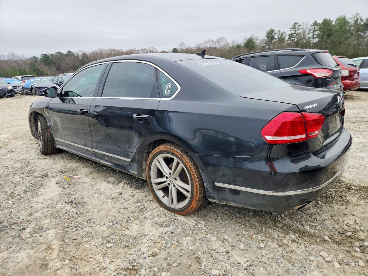 2015 VOLKSWAGEN PASSAT SEL photo 2