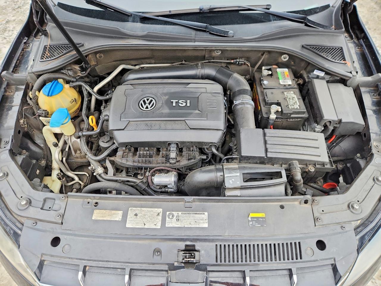 2015 VOLKSWAGEN PASSAT SEL photo 11