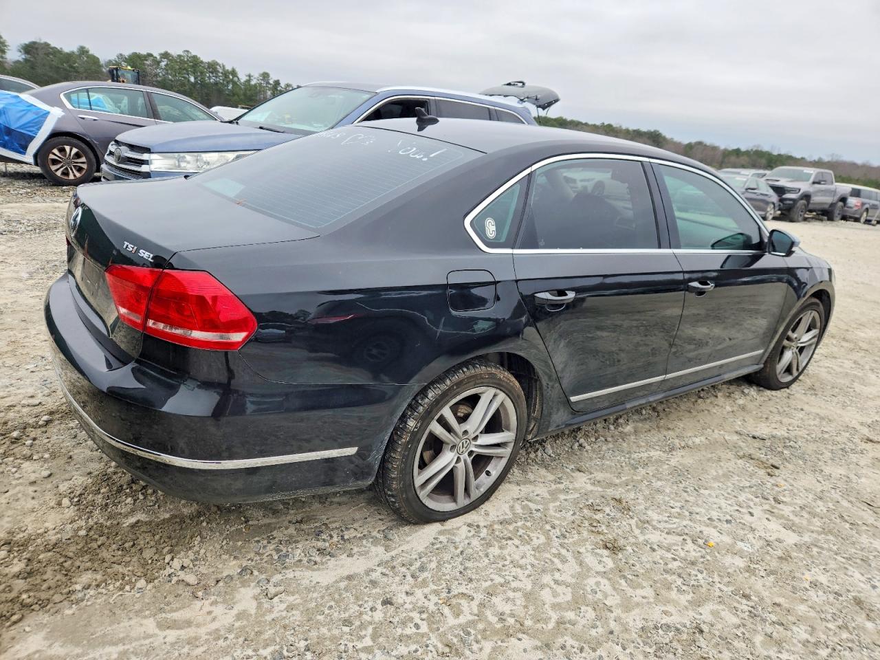 2015 VOLKSWAGEN PASSAT SEL photo 3