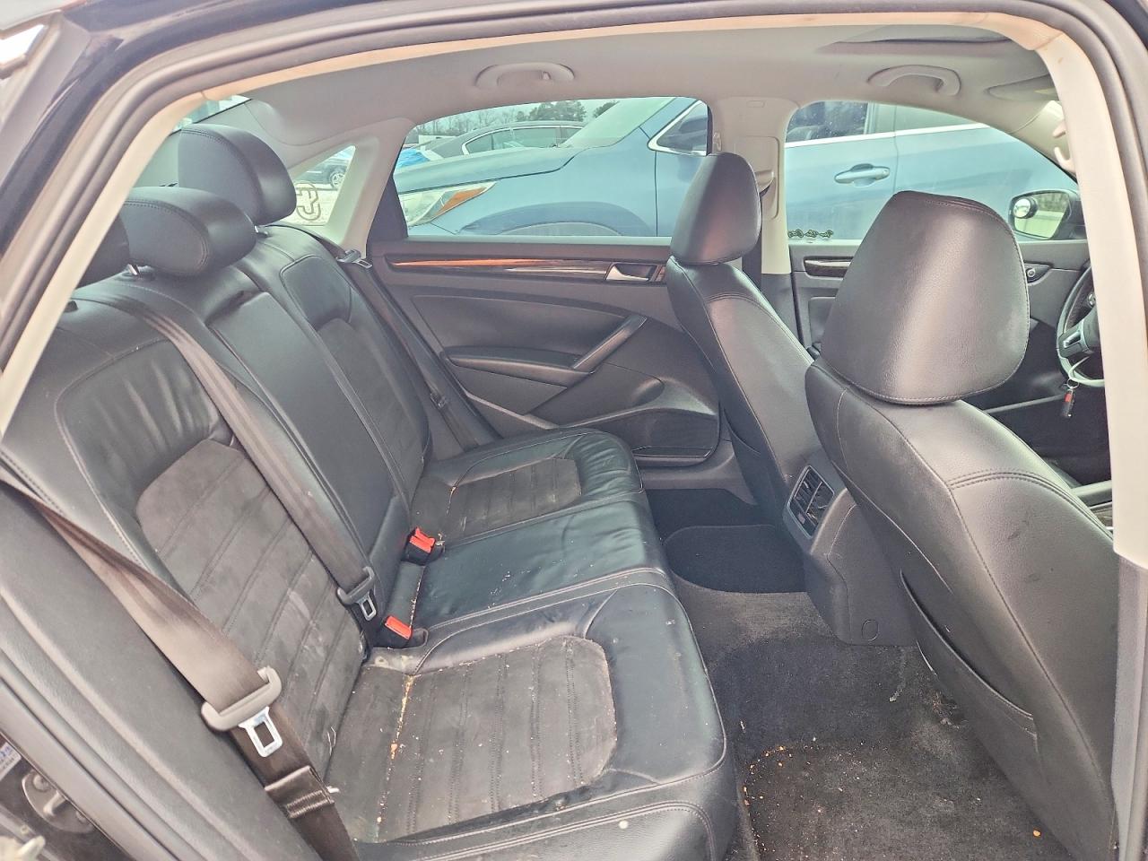 2015 VOLKSWAGEN PASSAT SEL photo 10