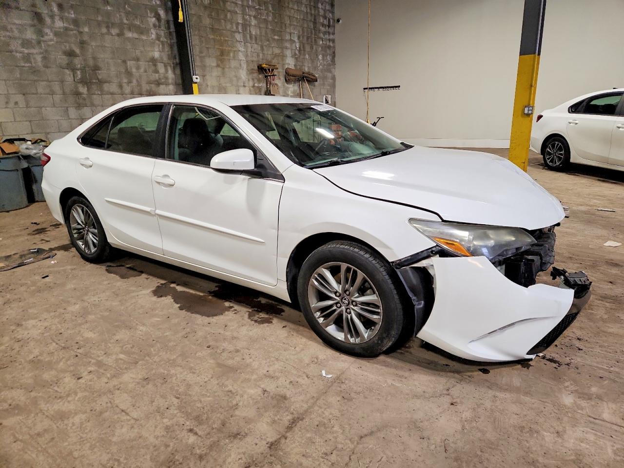 2017 TOYOTA CAMRY LE photo 4
