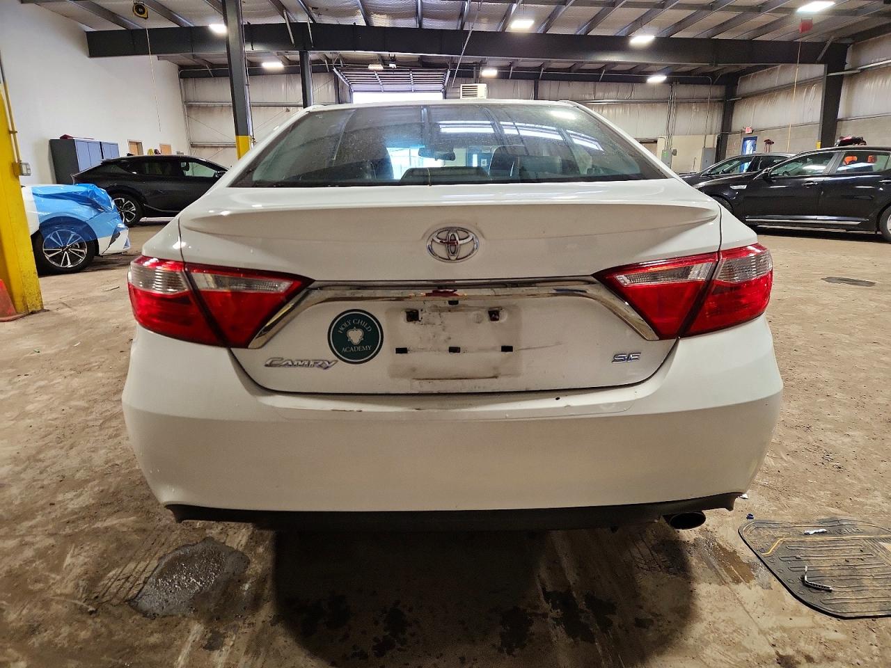 2017 TOYOTA CAMRY LE photo 6