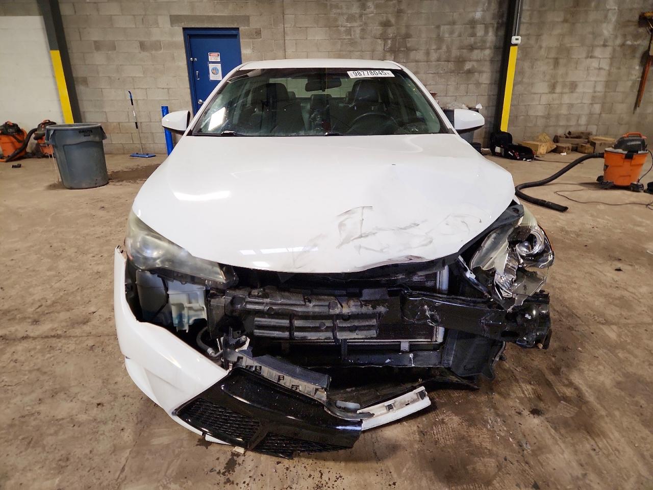 2017 TOYOTA CAMRY LE photo 5