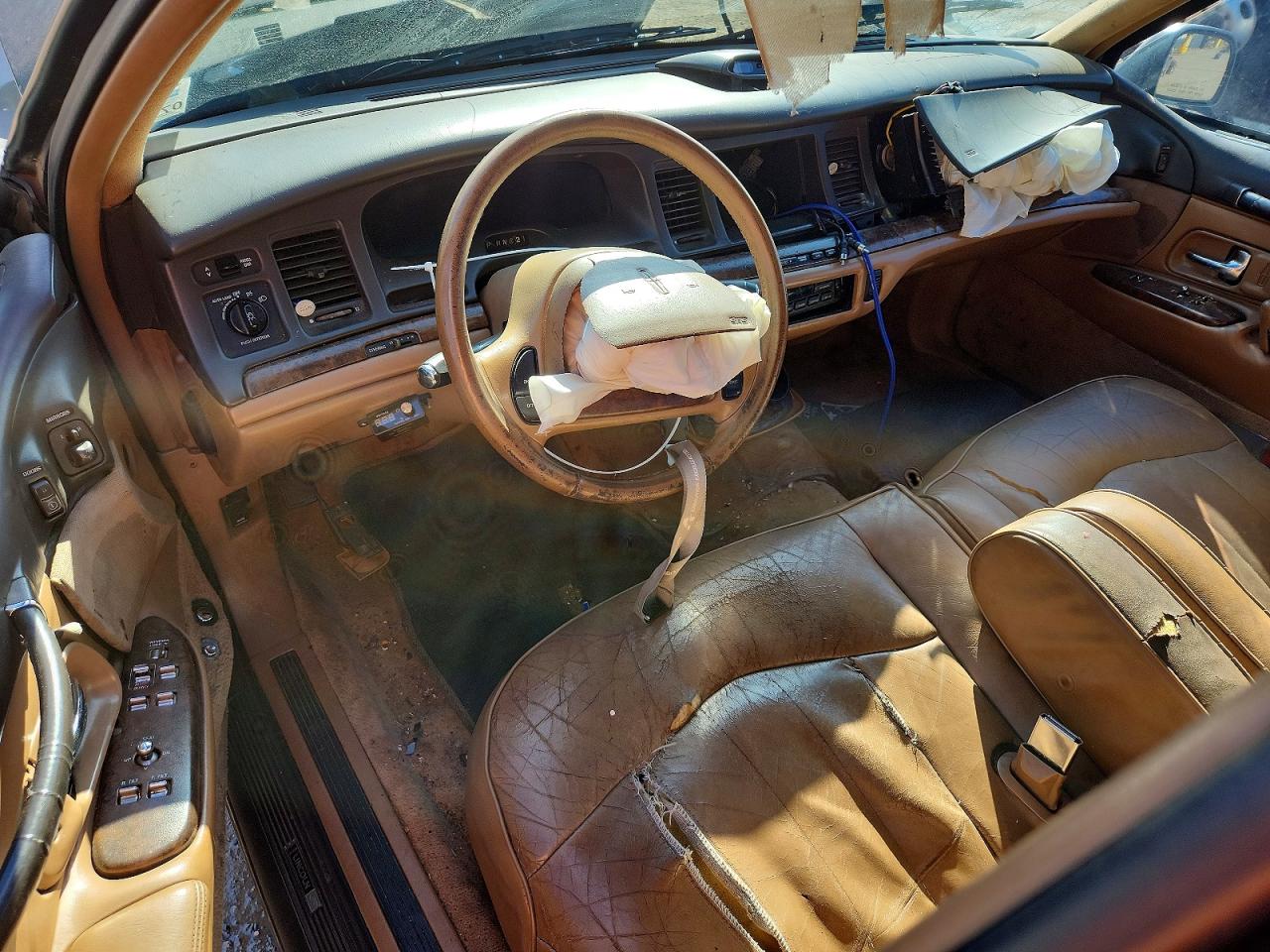 1996 LINCOLN TOWN CAR EXECUTIVE photo 8