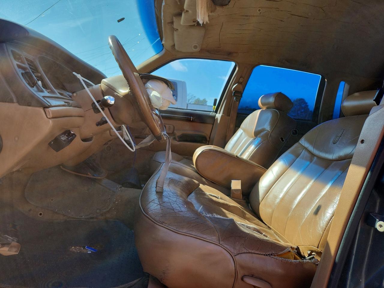 1996 LINCOLN TOWN CAR EXECUTIVE photo 7