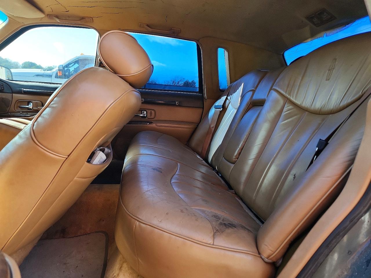 1996 LINCOLN TOWN CAR EXECUTIVE photo 10