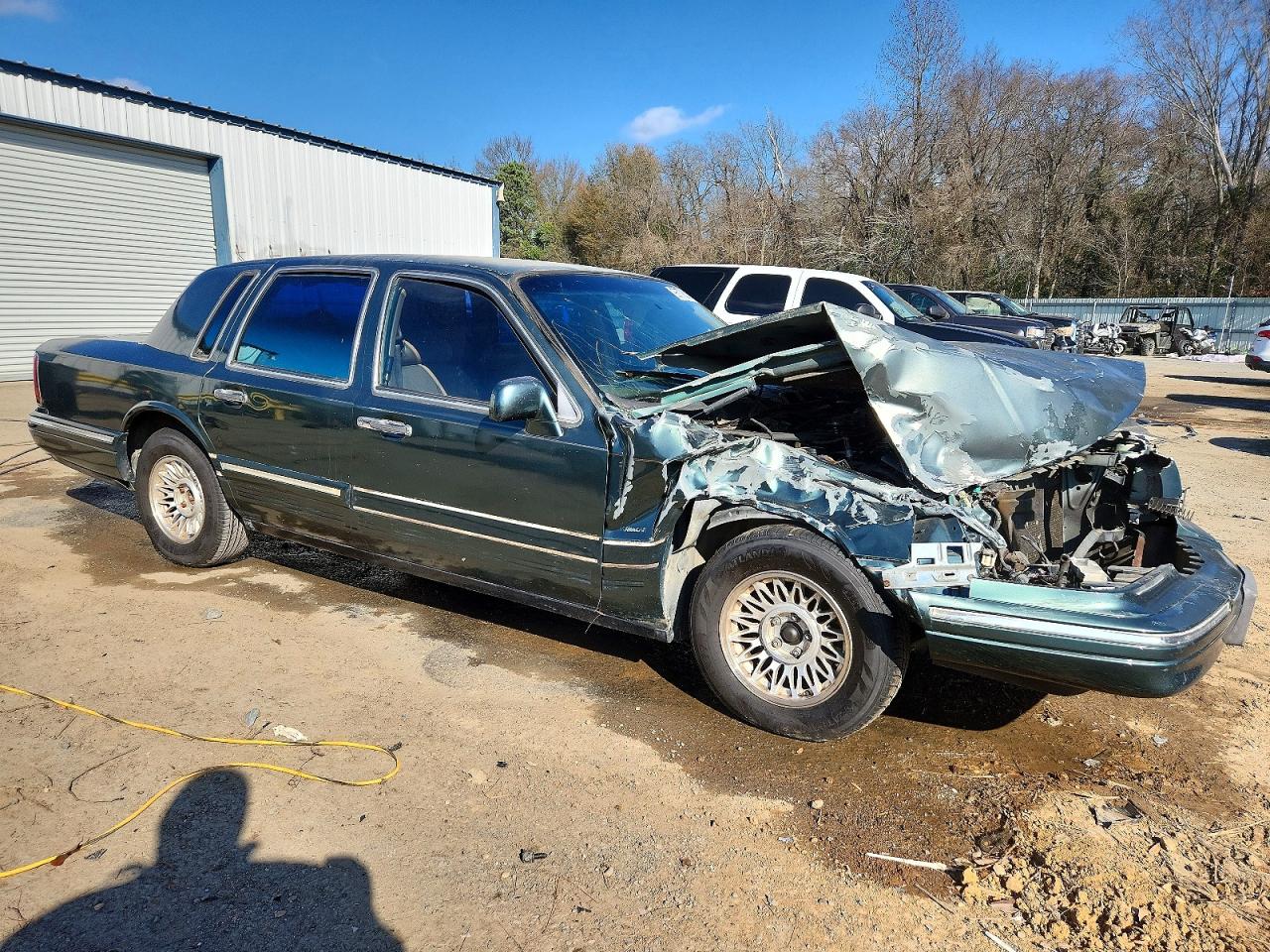1996 LINCOLN TOWN CAR EXECUTIVE photo 4