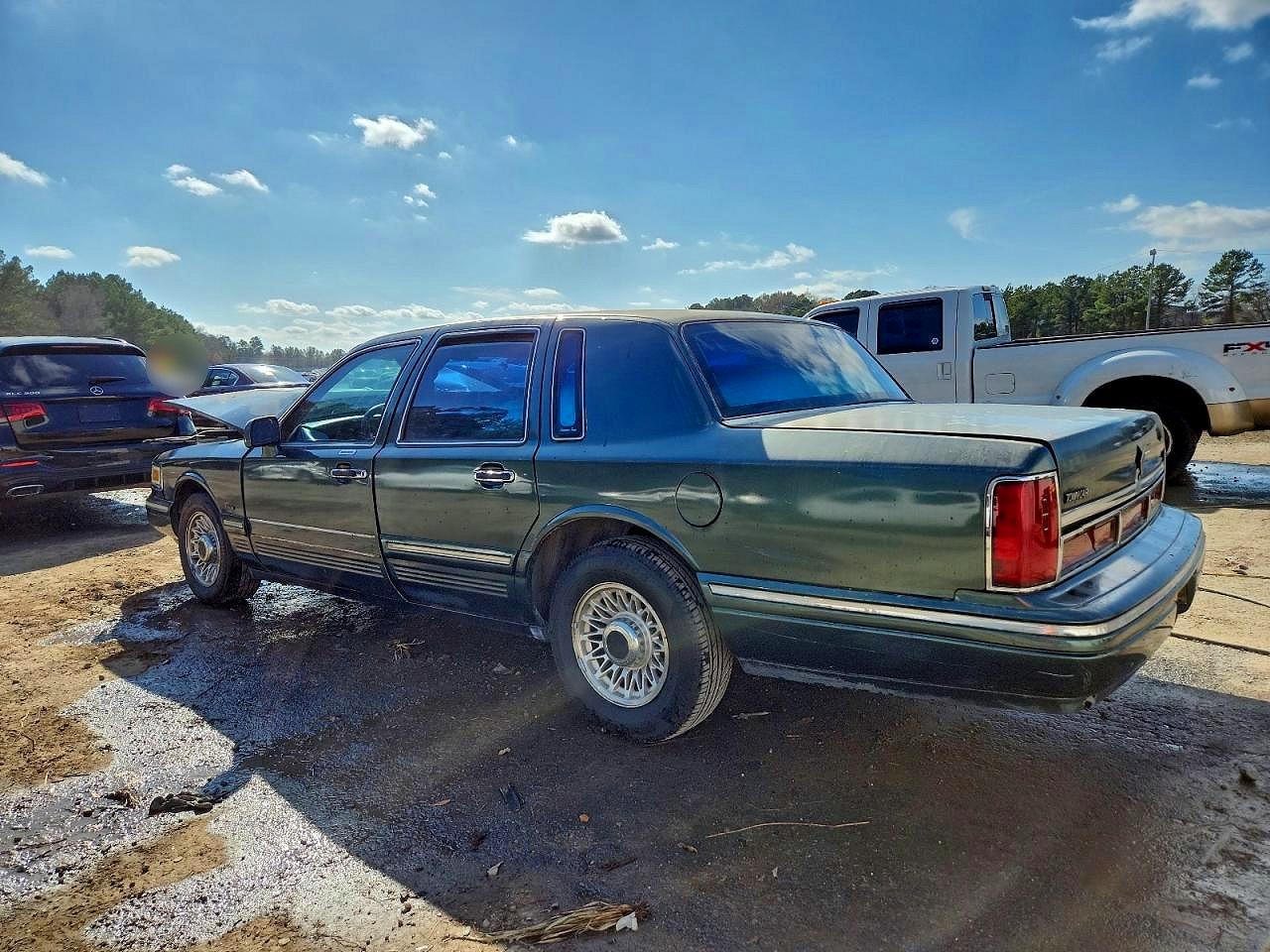 1996 LINCOLN TOWN CAR EXECUTIVE photo 2
