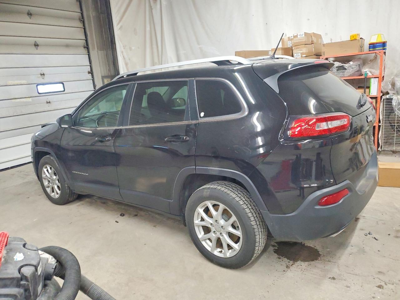 2017 JEEP CHEROKEE LATITUDE photo 2