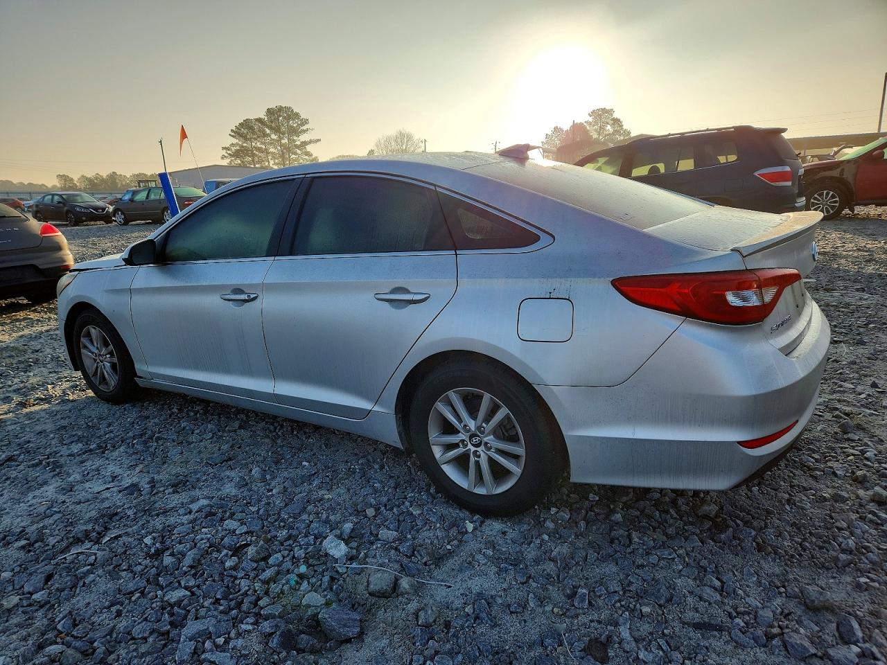 2015 HYUNDAI SONATA SE photo 2