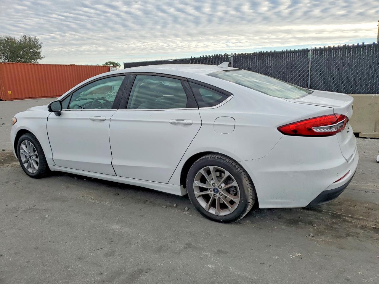 2020 FORD FUSION SE photo 2