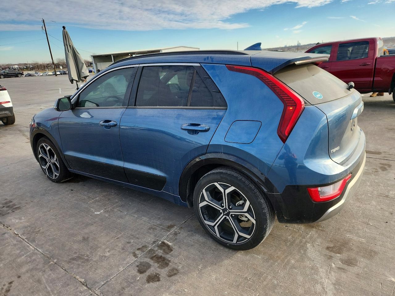 2023 KIA NIRO EX photo 2