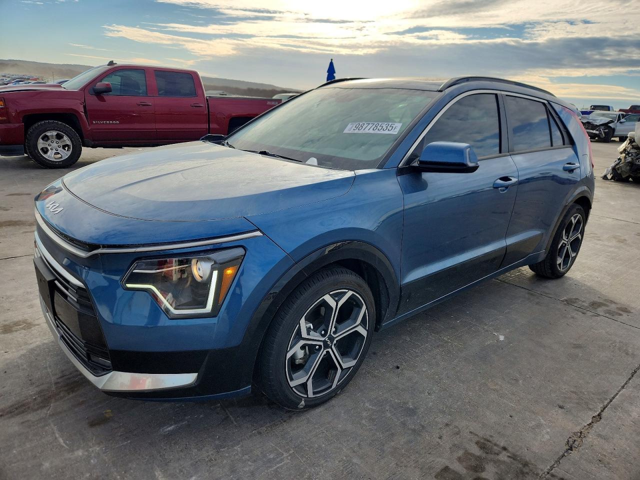 2023 KIA NIRO