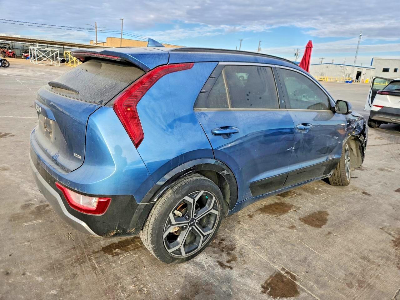 2023 KIA NIRO EX photo 3