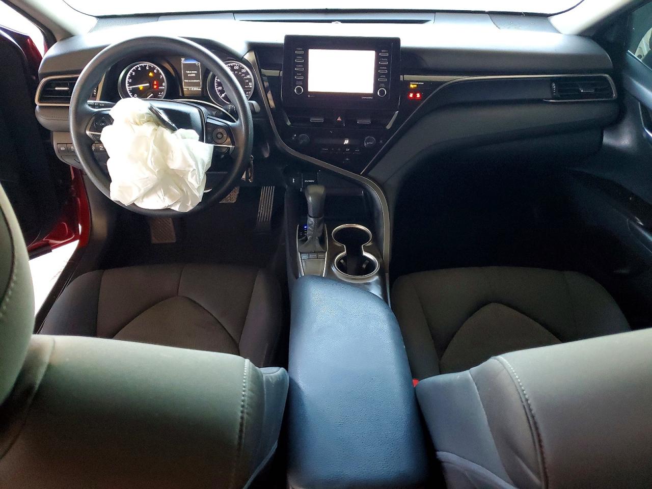 2022 TOYOTA CAMRY LE photo 8