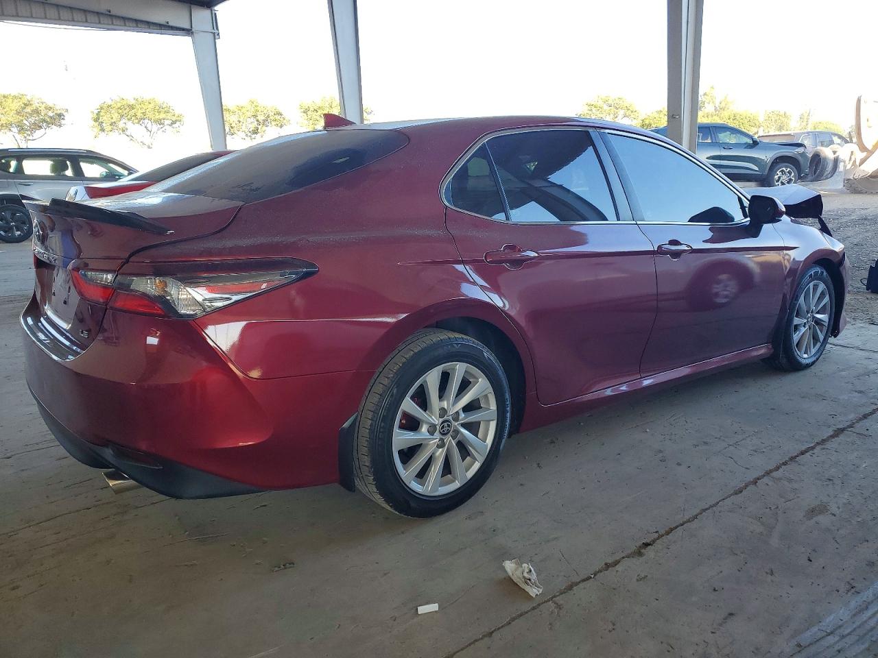 2022 TOYOTA CAMRY LE photo 3