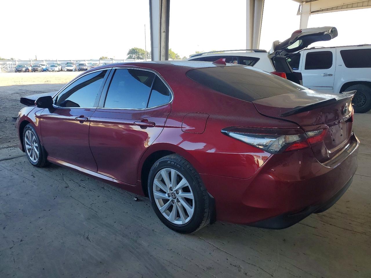 2022 TOYOTA CAMRY LE photo 2