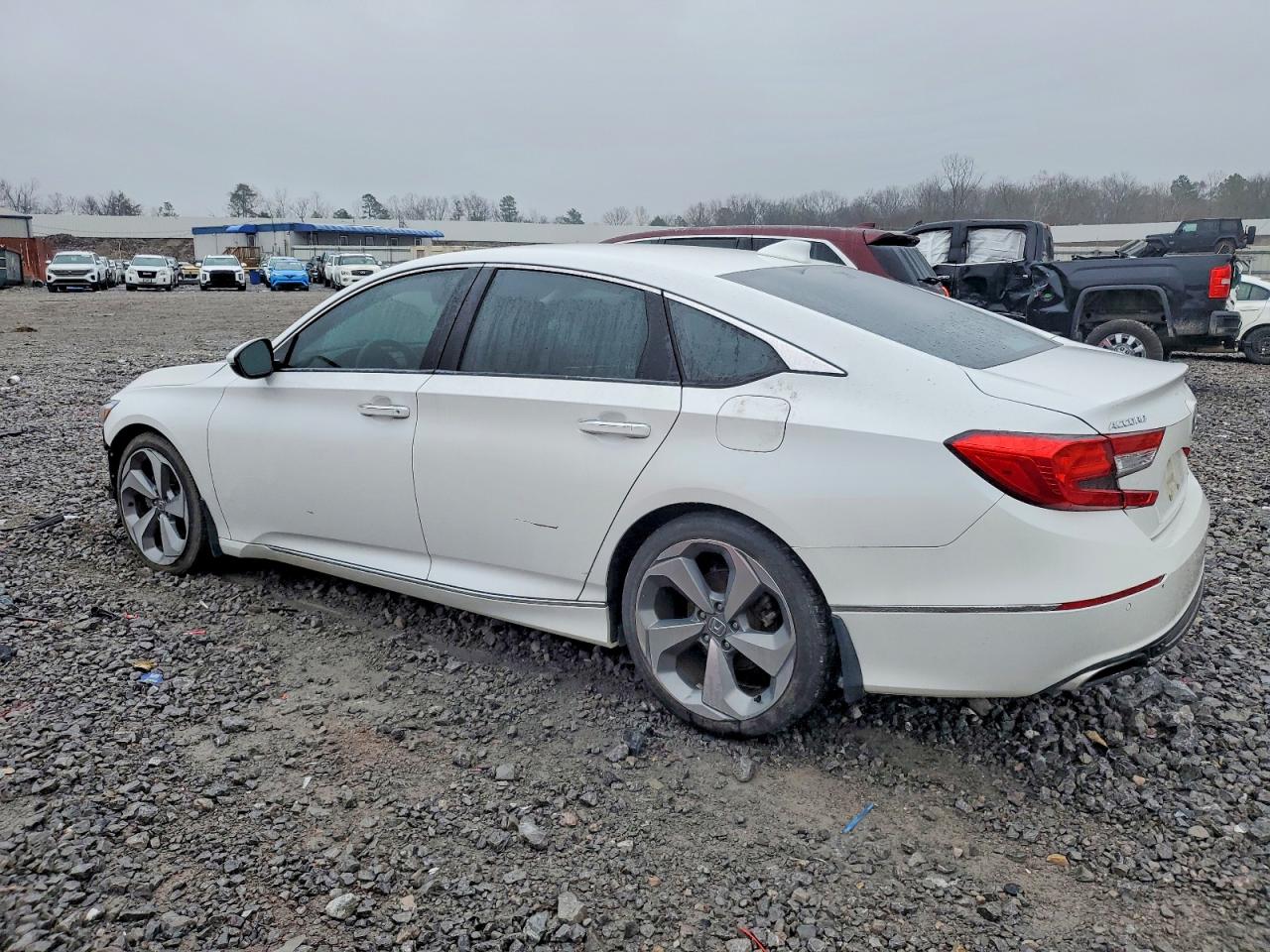 2018 HONDA ACCORD TOURING photo 2
