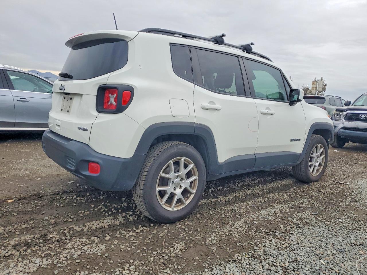 2020 JEEP RENEGADE LATITUDE photo 3