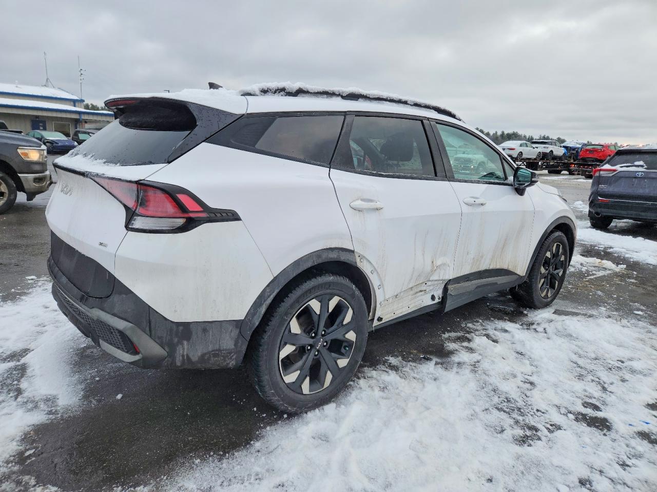 2023 KIA SPORTAGE X LINE photo 3