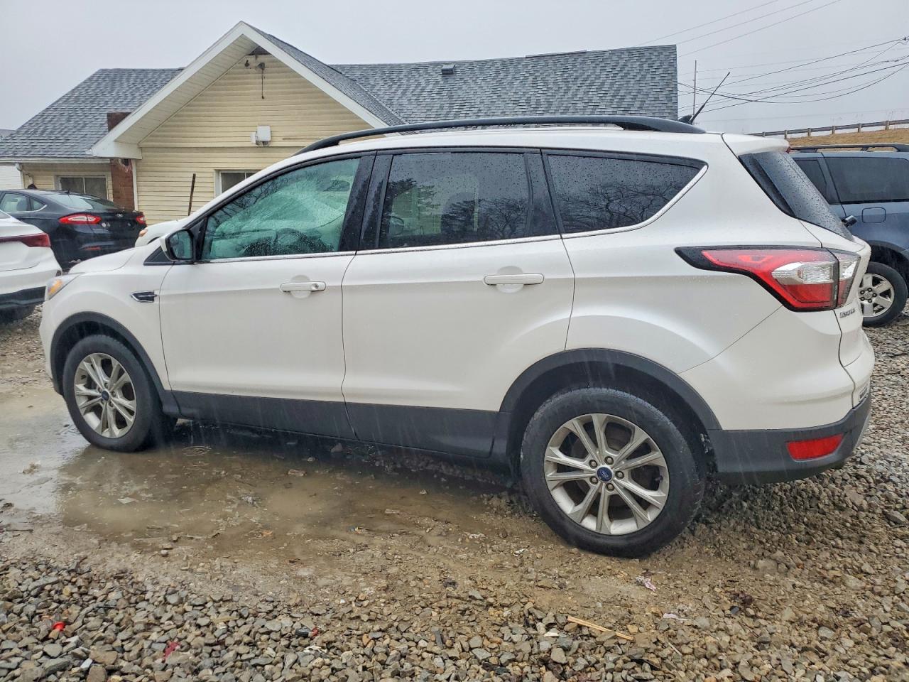2018 FORD ESCAPE SEL photo 2