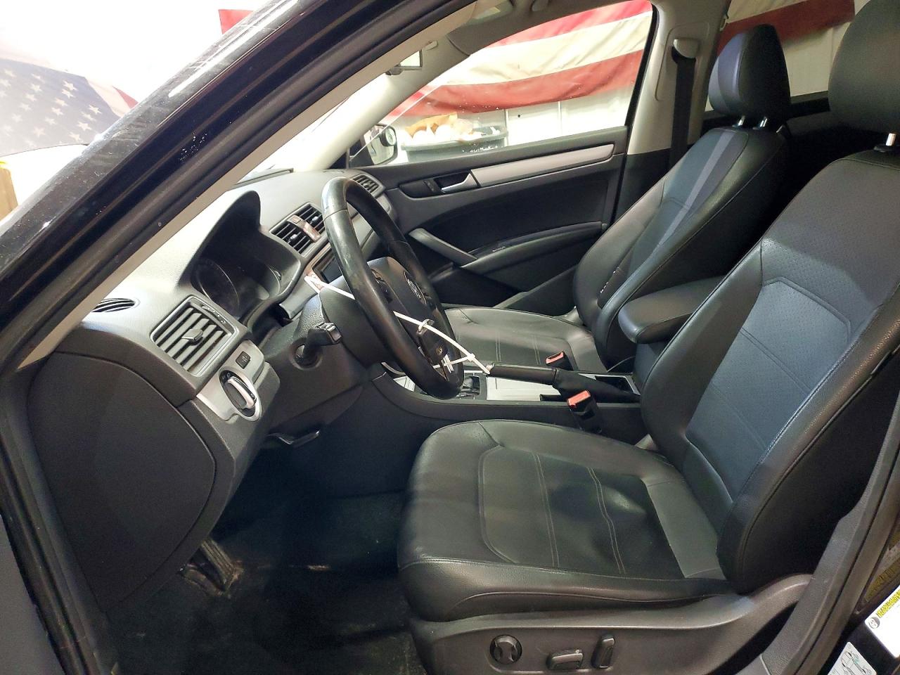 2012 VOLKSWAGEN PASSAT SE photo 7