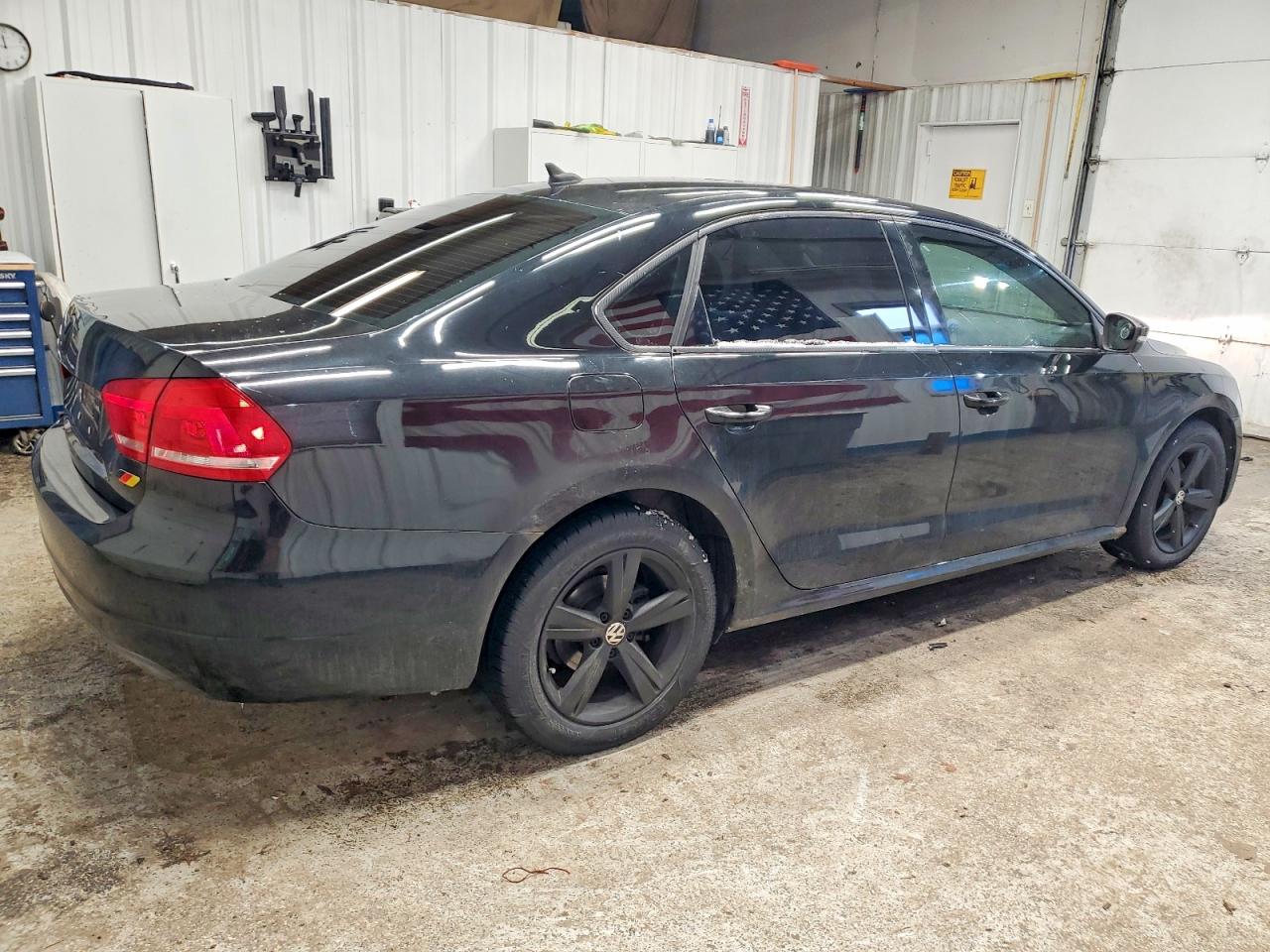 2012 VOLKSWAGEN PASSAT SE photo 3