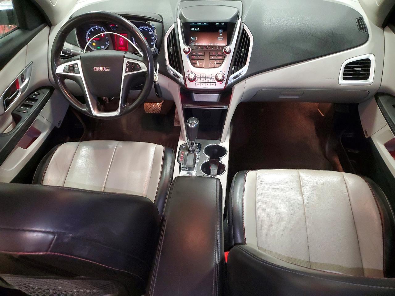 2017 GMC TERRAIN SLT photo 8