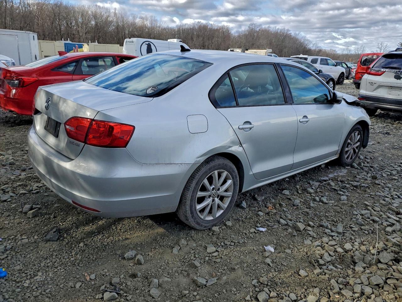 2011 VOLKSWAGEN JETTA SE photo 3