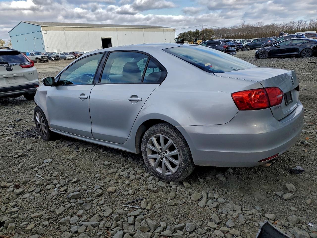 2011 VOLKSWAGEN JETTA SE photo 2