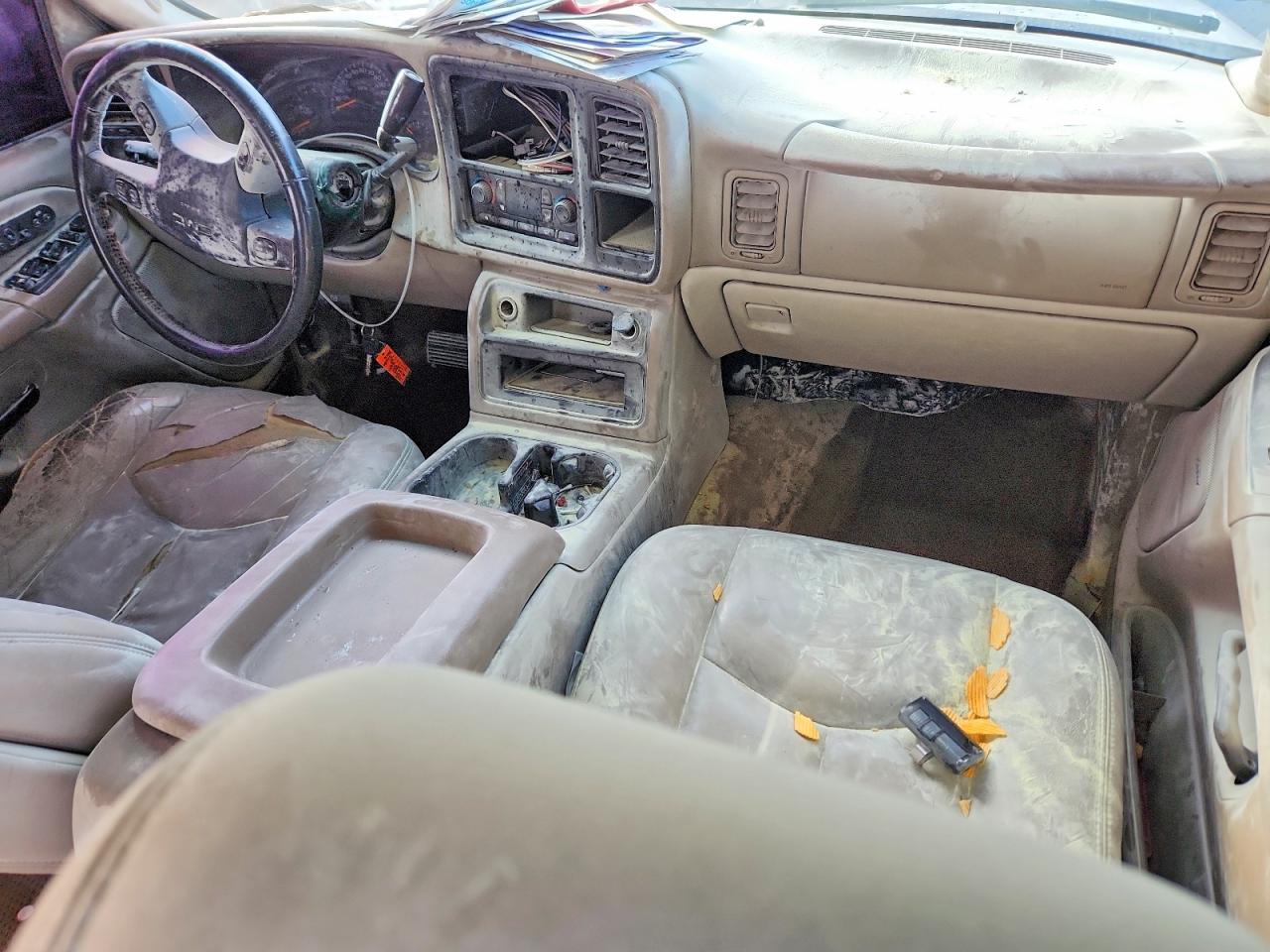 2004 GMC YUKON photo 8