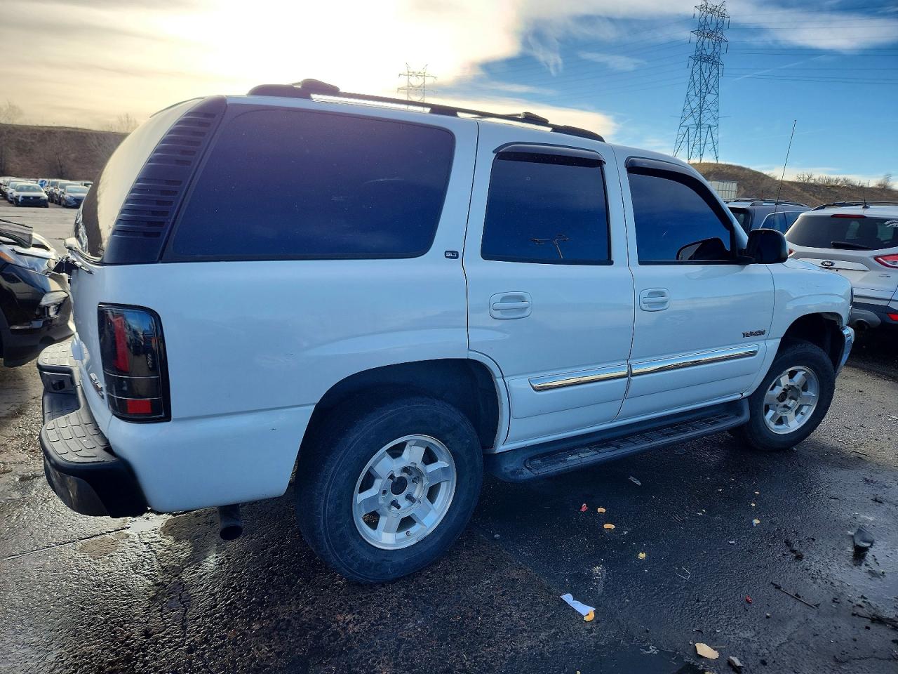 2004 GMC YUKON photo 3
