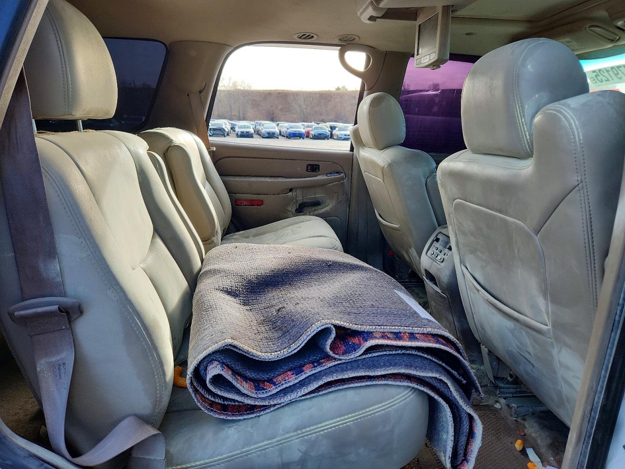 2004 GMC YUKON photo 11