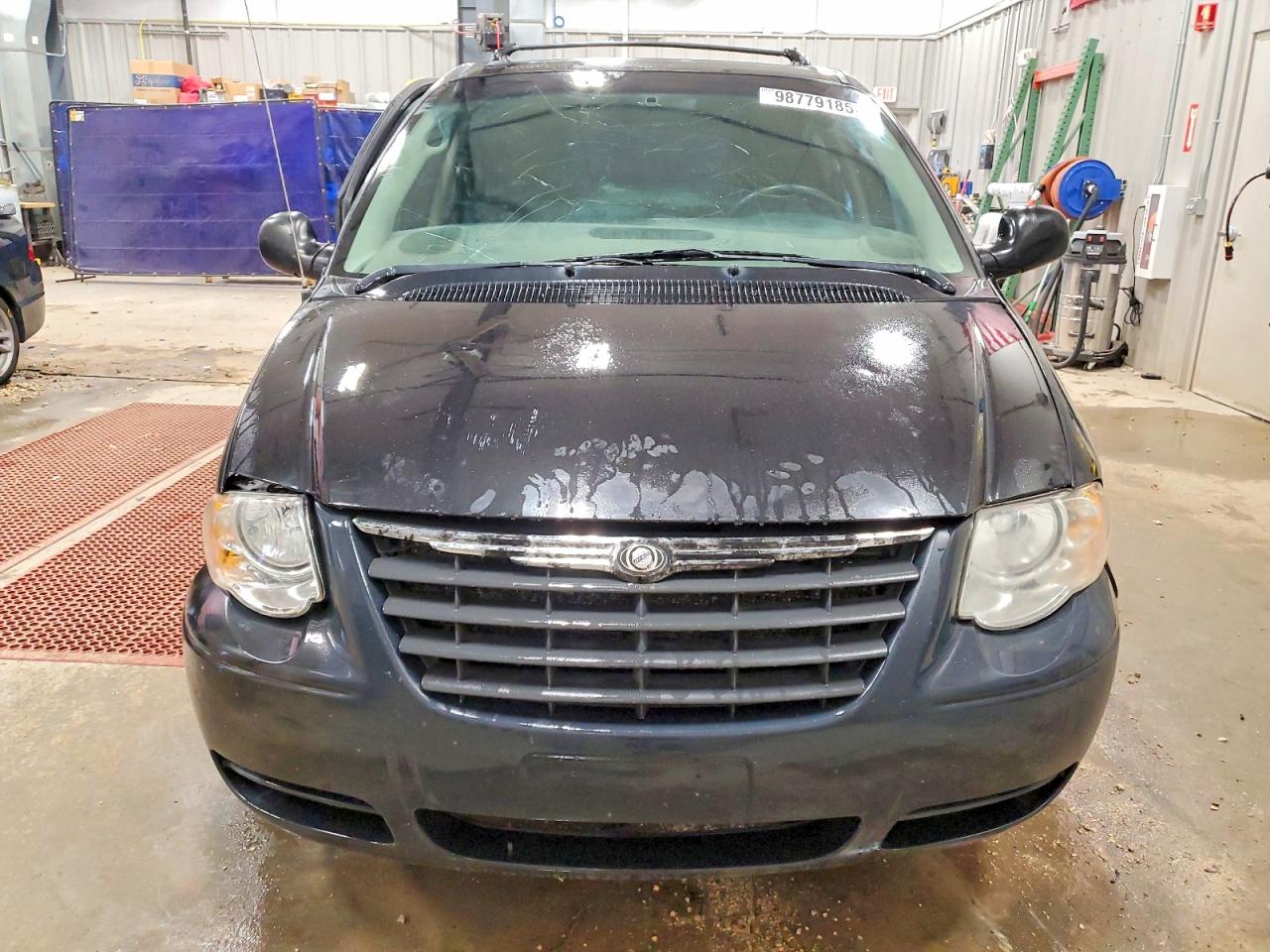 2005 CHRYSLER TOWN & COUNTRY TOURING photo 5