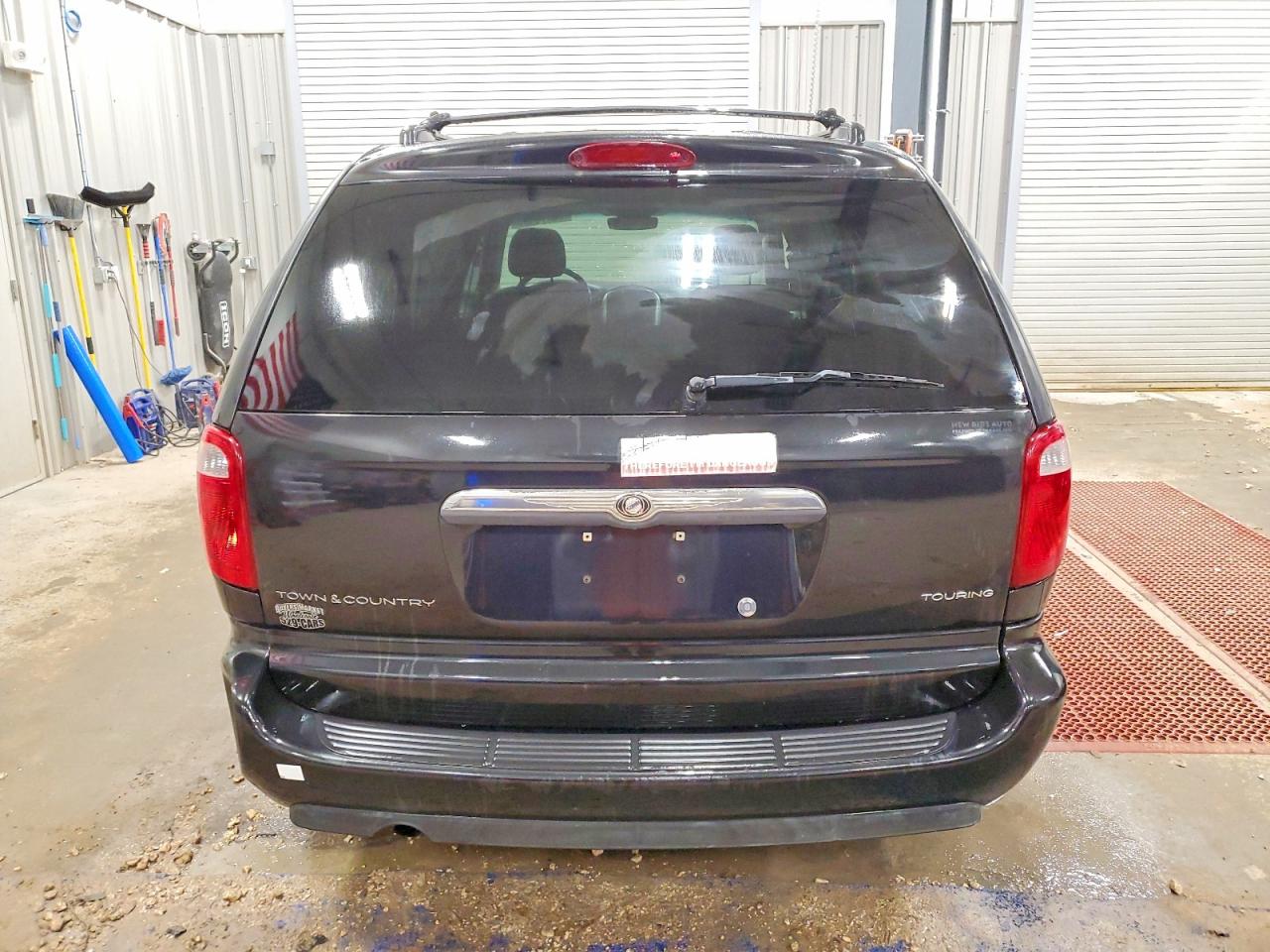 2005 CHRYSLER TOWN & COUNTRY TOURING photo 6