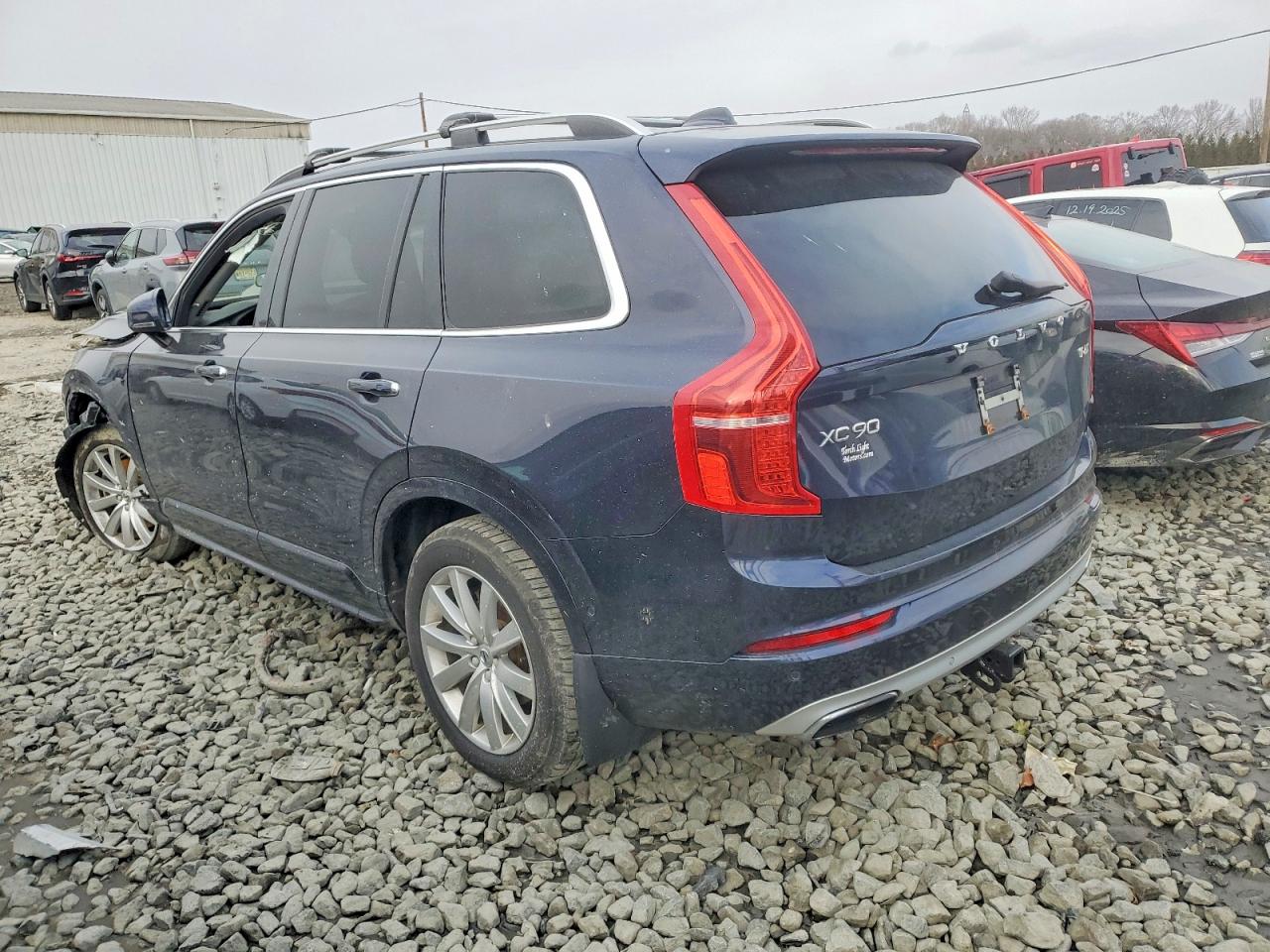 2017 VOLVO XC90 T6 photo 2