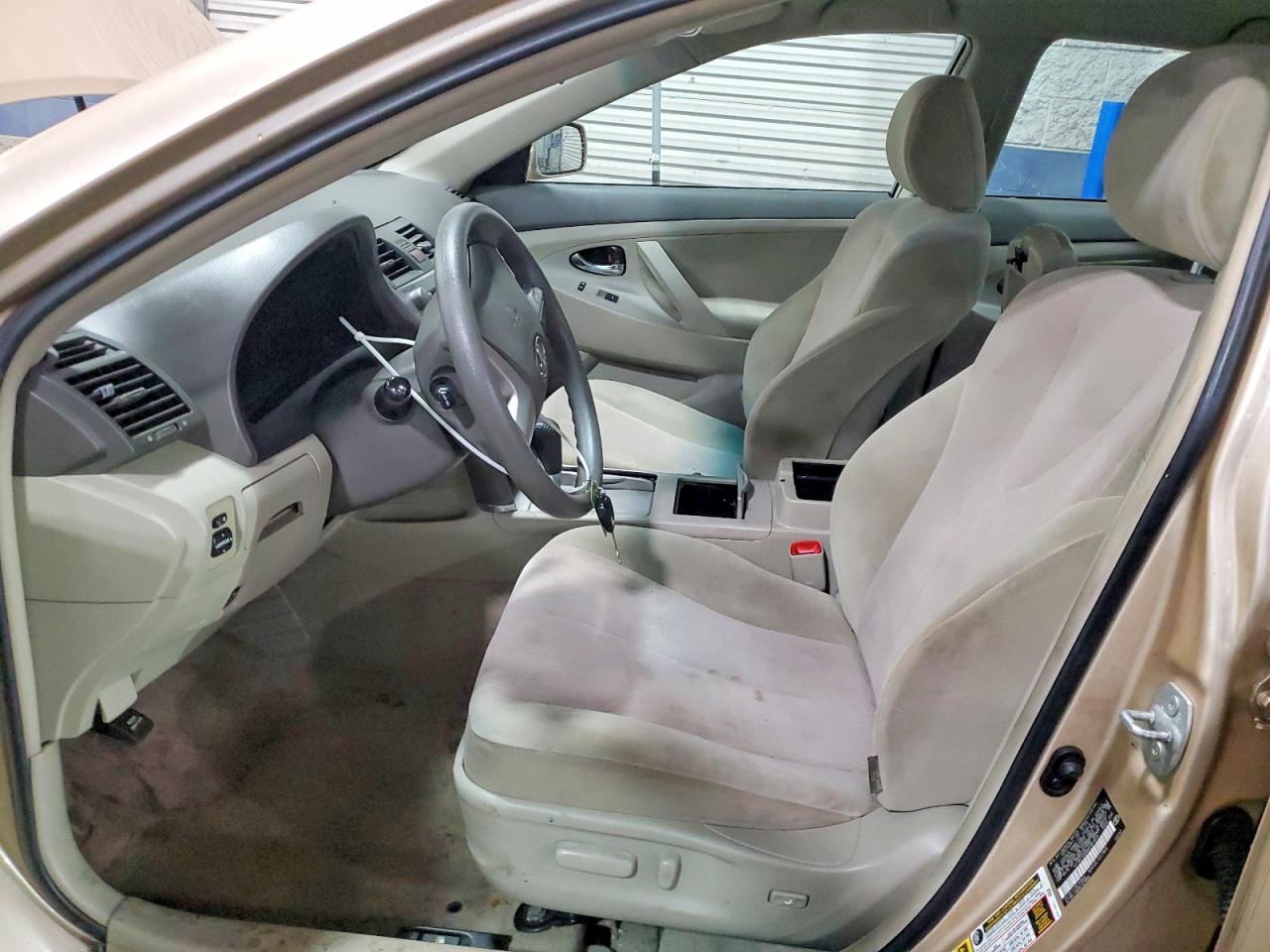 2010 TOYOTA CAMRY BASE photo 7