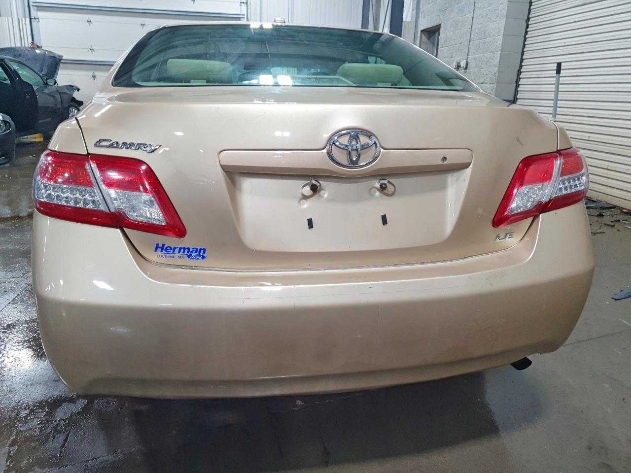 2010 TOYOTA CAMRY BASE photo 6