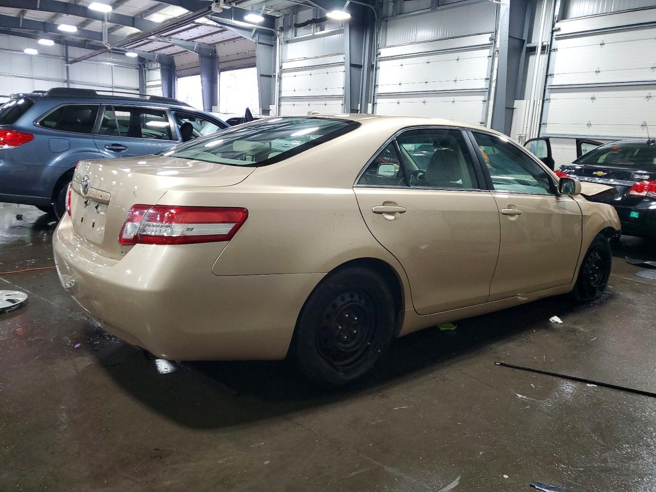 2010 TOYOTA CAMRY BASE photo 3