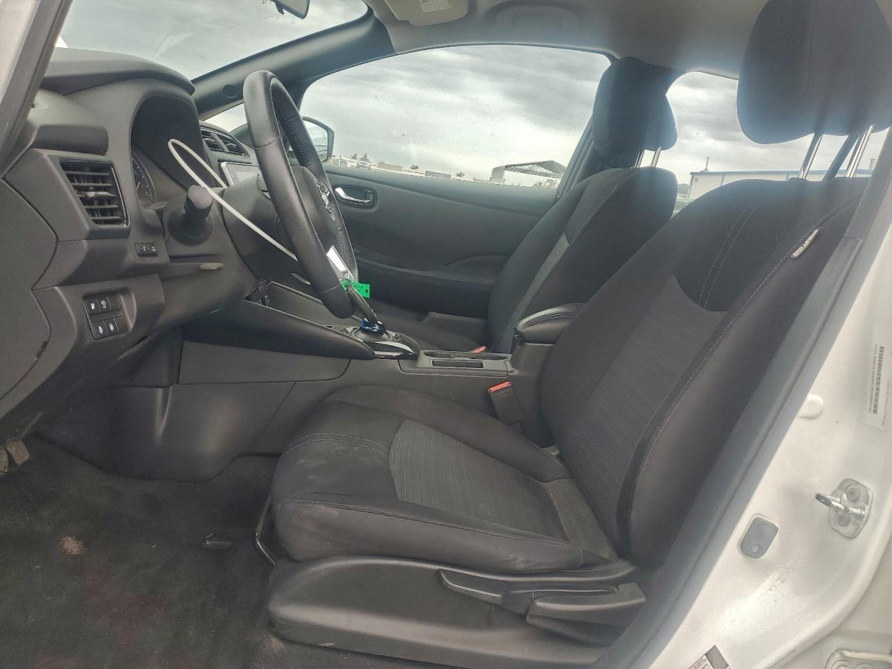 2021 NISSAN LEAF SV photo 7