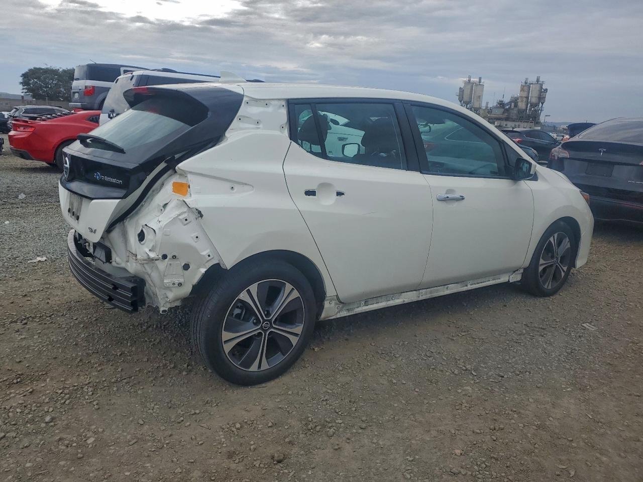 2021 NISSAN LEAF SV photo 3