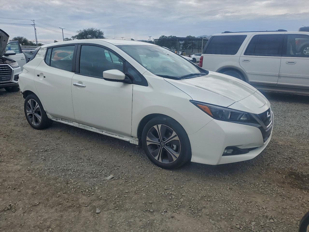 2021 NISSAN LEAF SV photo 4